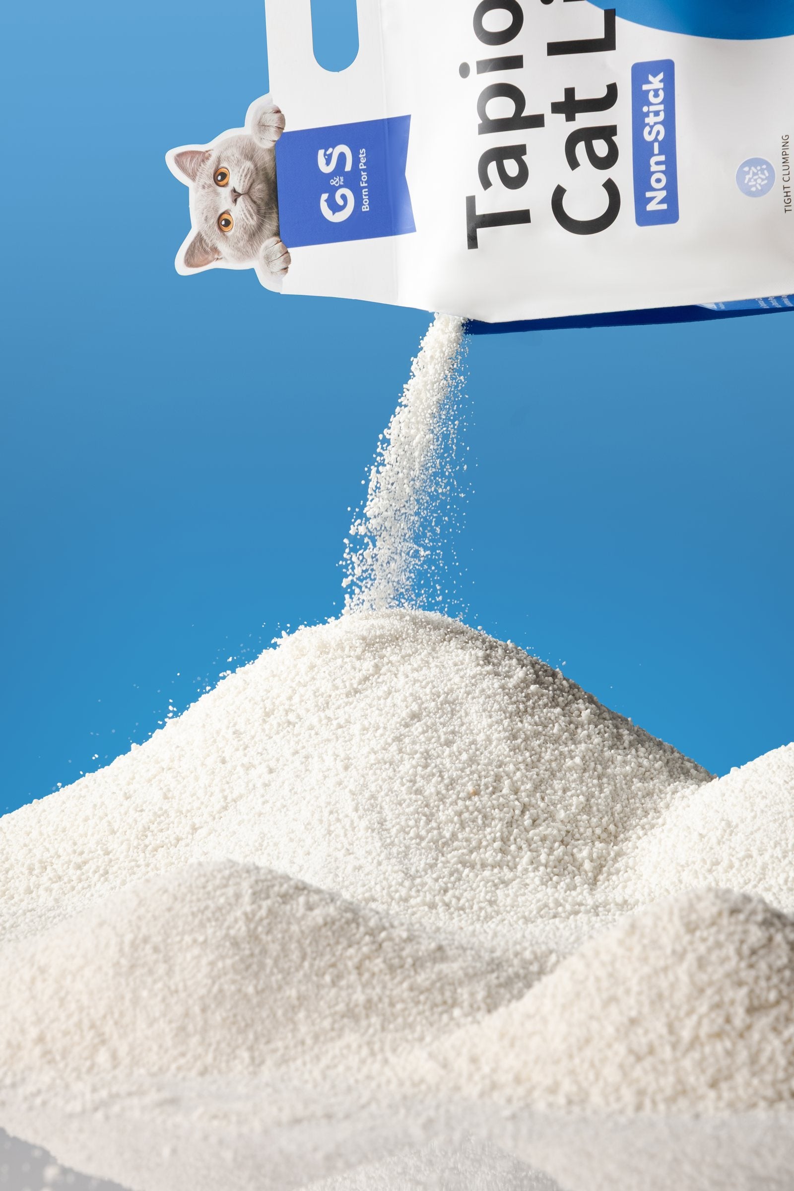A scoop of G&S tapioca cat litter